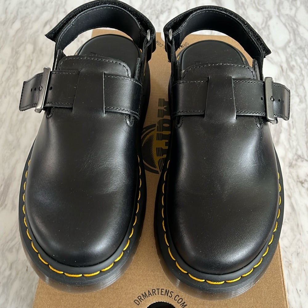 DR. MARTENS AIRWAIR
